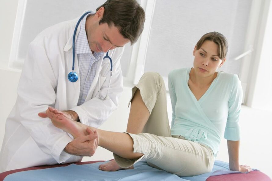 examination of a patient with nail fungus